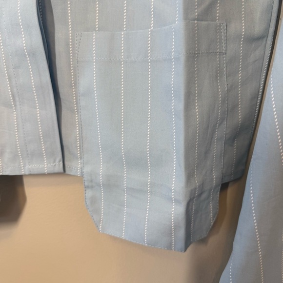 PrettyLittleThing Blue Poplin Pinstripe Pocket Detail Cropped Shirt - Picture 5 of 6